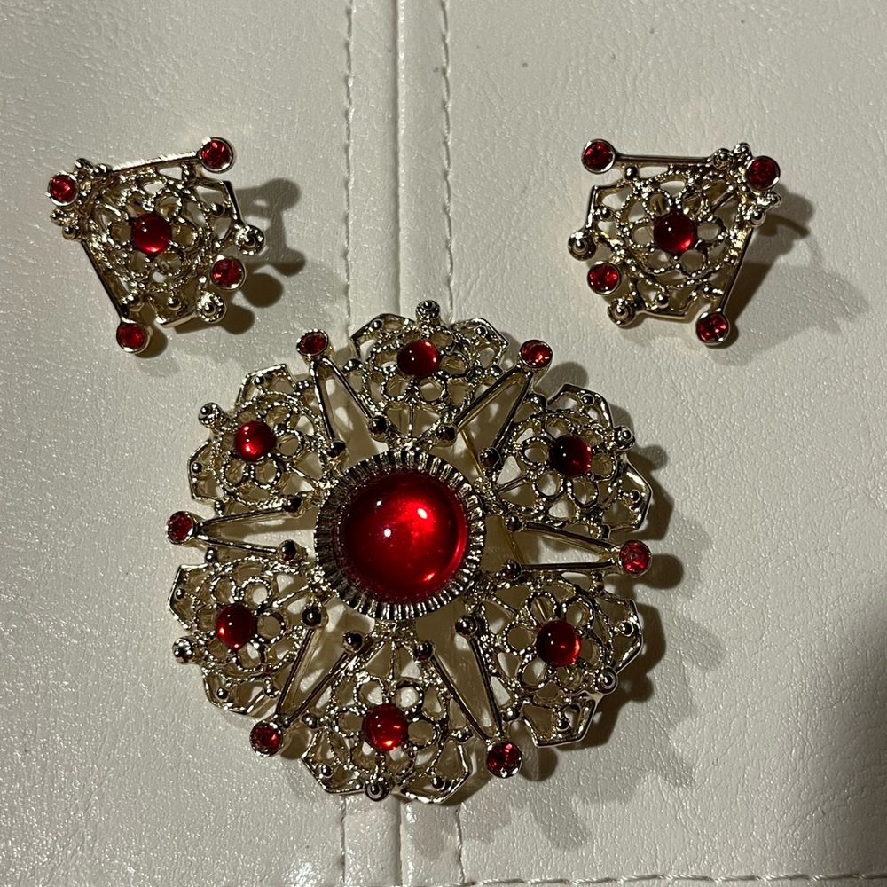 Vintage Sarah Coventry Brooch & Earrings - Serenade Collection (1970).